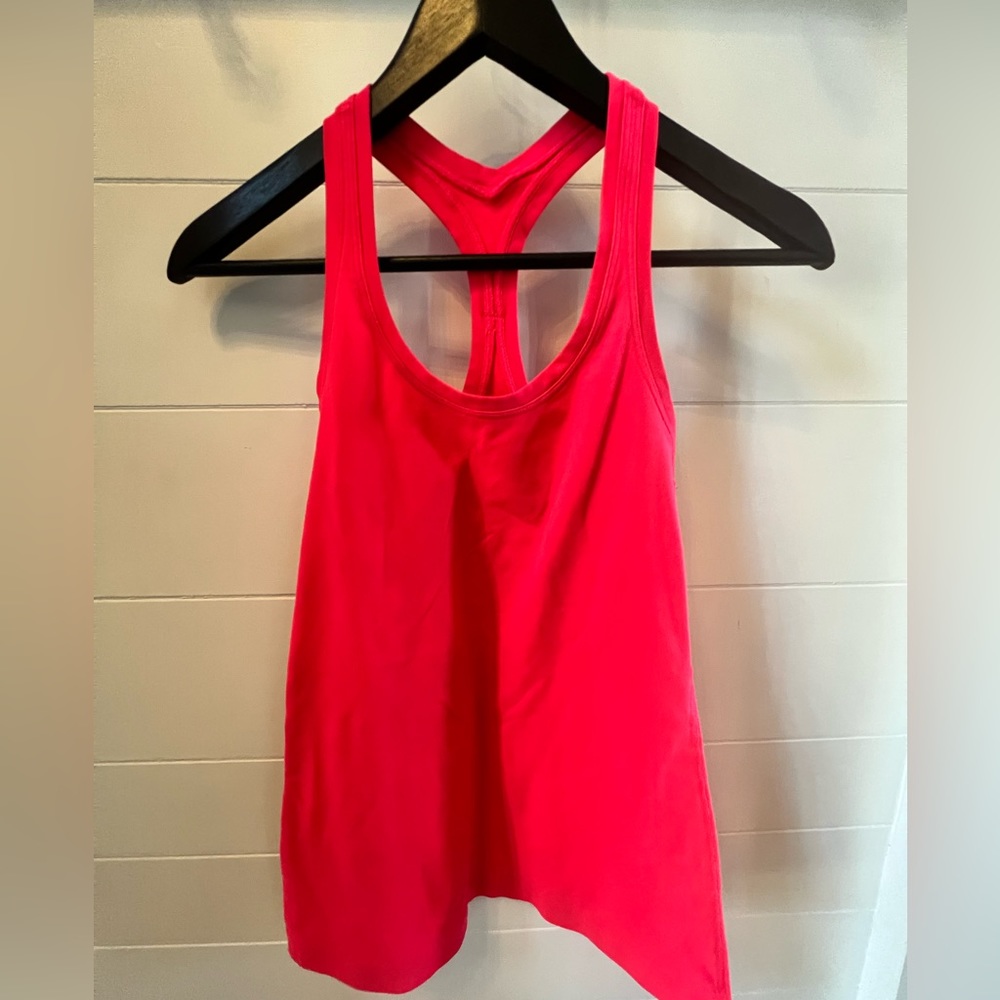 Lululemon tank. Size 8. Excellent condition.